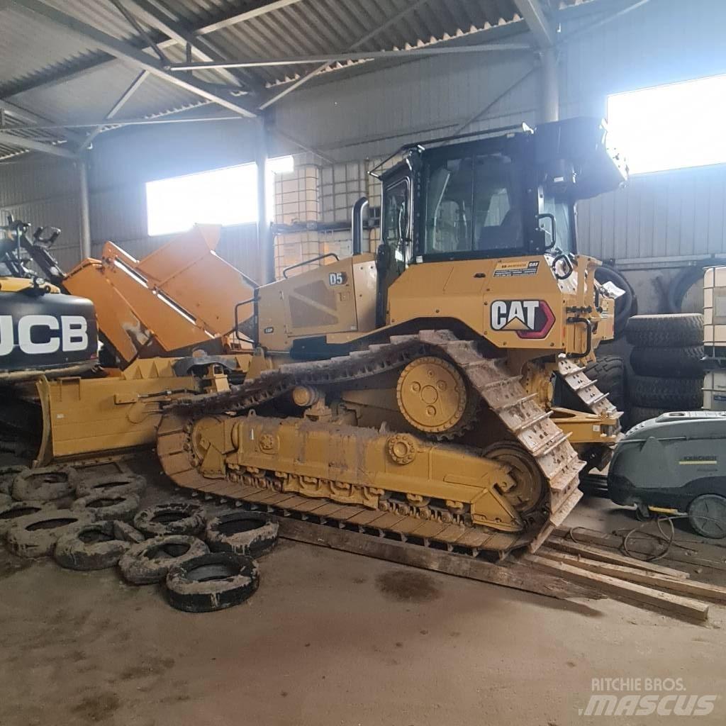 CAT D 5 LGP بلدوزرات مجنزرة
