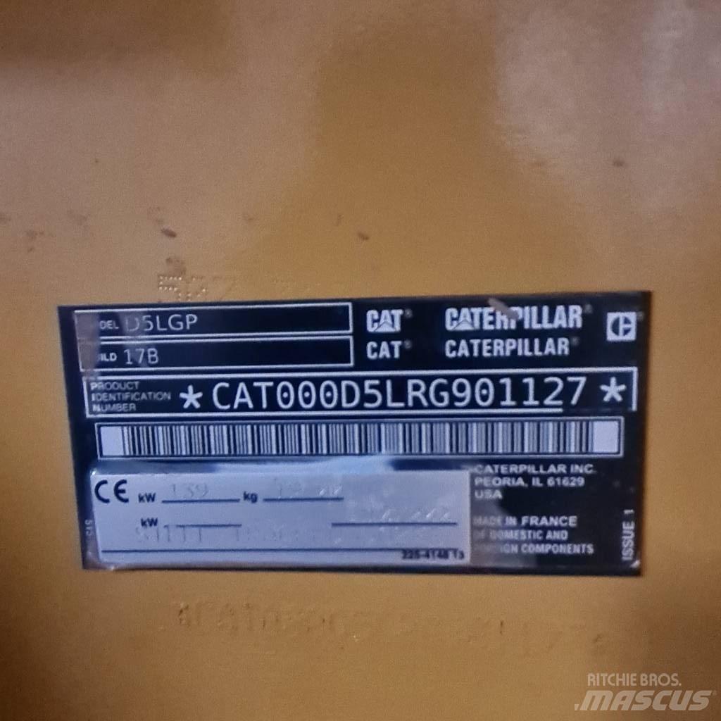 CAT D 5 LGP بلدوزرات مجنزرة