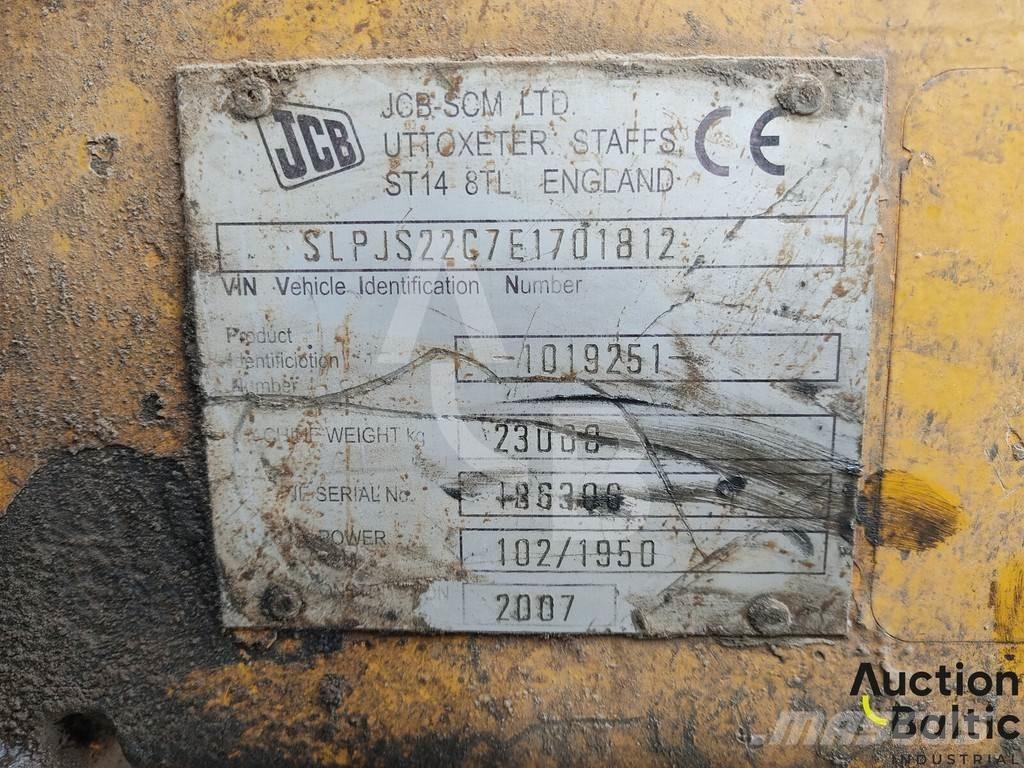 JCB JS 220 LC حفارات زحافة