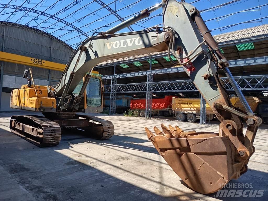 Volvo 290 حفارات زحافة