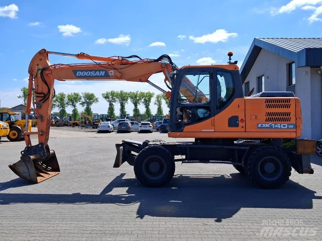 Doosan DX 140 W-3 حفارات بعجل