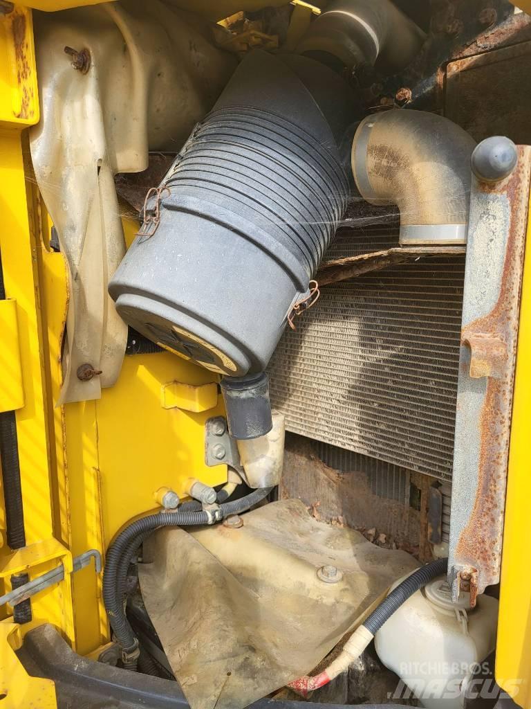 Komatsu PC138US-8 حفارات زحافة