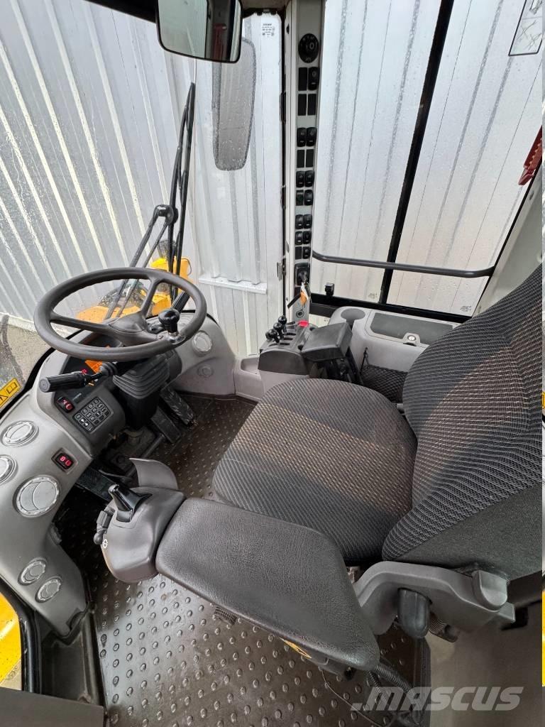 Volvo L 90 F لوادر بعجل