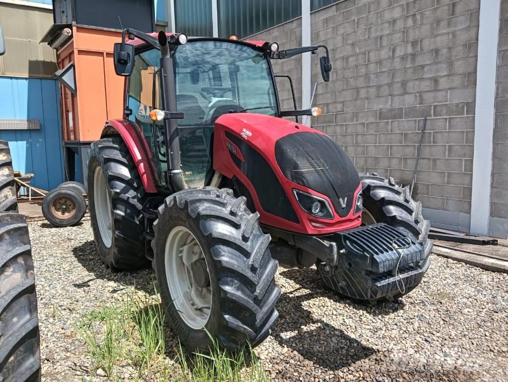 Valtra A 114 الجرارات