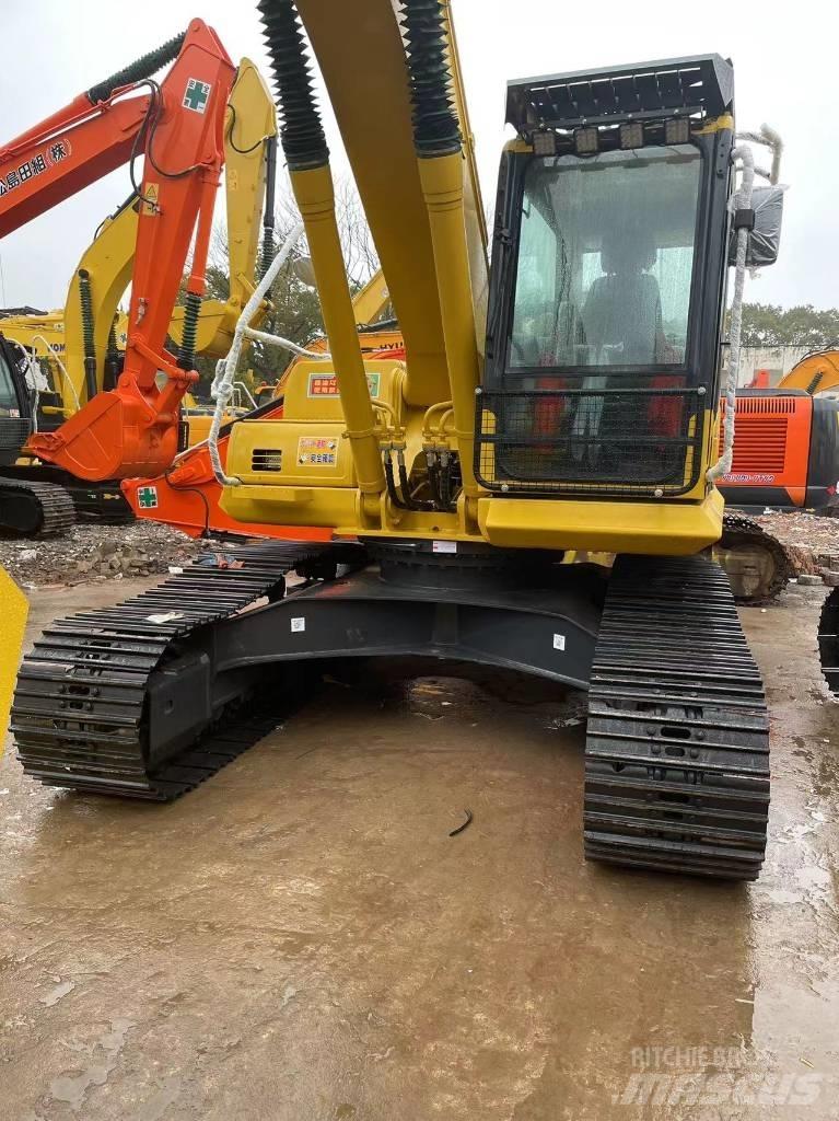 Komatsu PC 220-8 حفارات زحافة