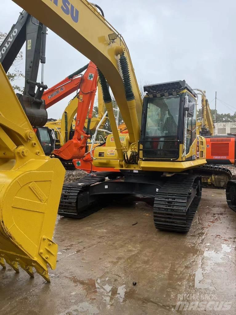 Komatsu PC 220-8 حفارات زحافة