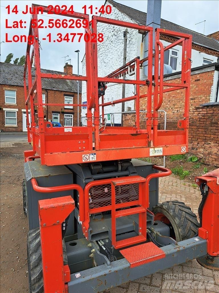 SkyJack SJ 6832 RT رافعات مقصية الشكل