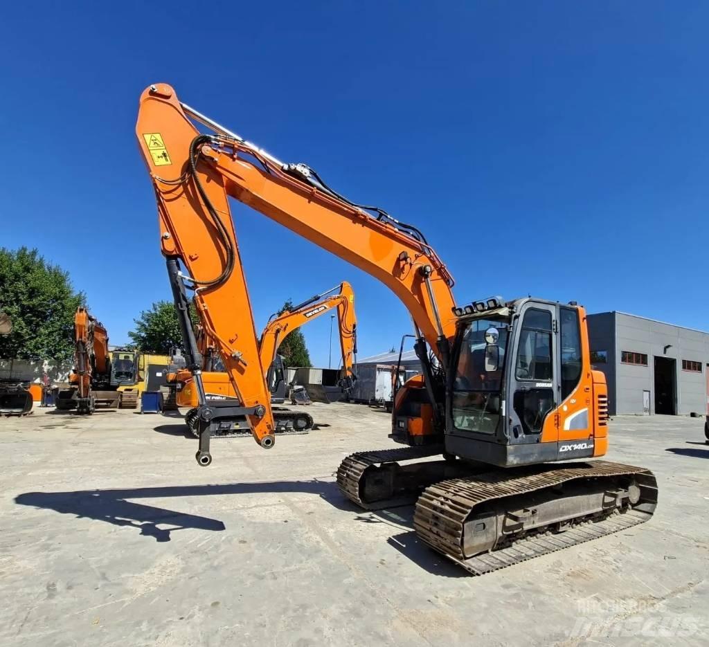 Doosan DX140LCR-5 حفارات زحافة