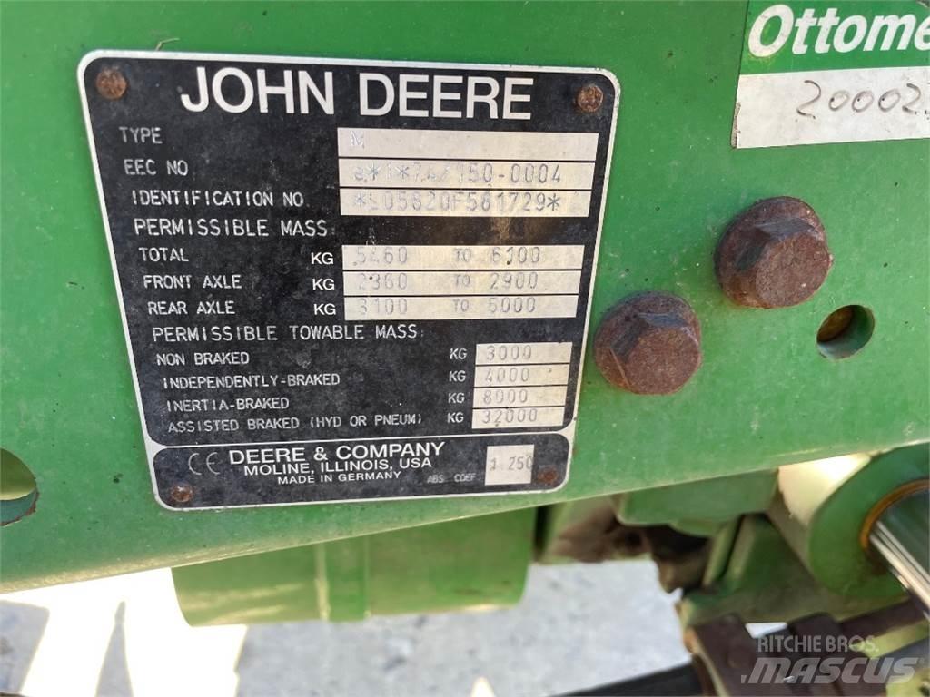 John Deere 5820 الجرارات