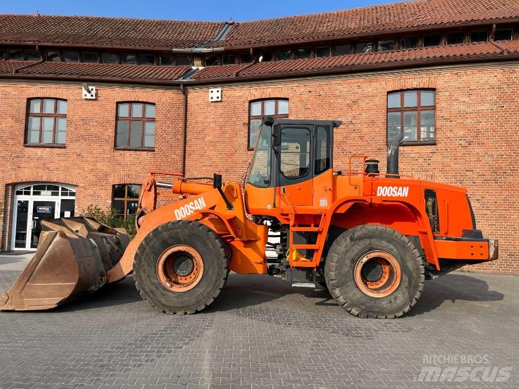 Doosan DL 300 لوادر بعجل