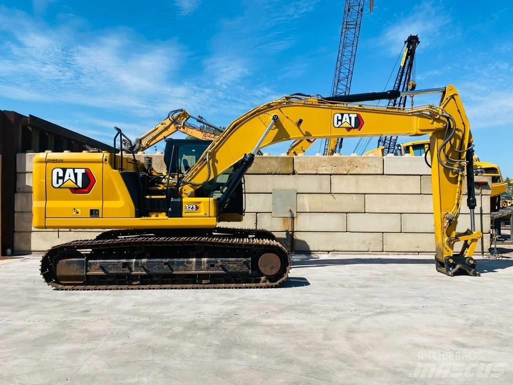 CAT 323 حفارات زحافة