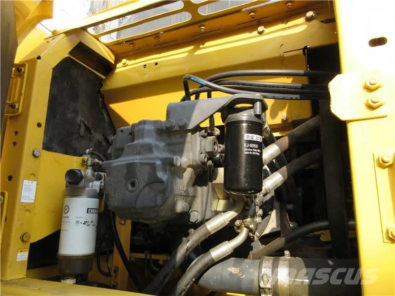 Komatsu PC 220 حفارات زحافة