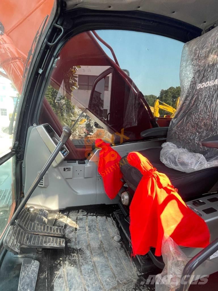 Doosan DX 225 LC حفارات زحافة