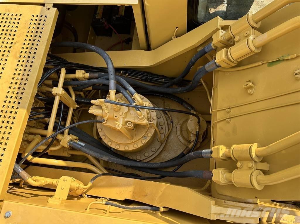 CAT 330 B L حفارات زحافة