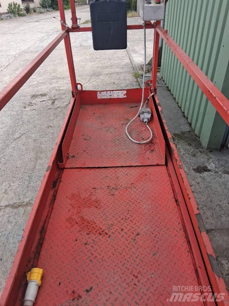 SkyJack SJ III 3226 رافعات مقصية الشكل
