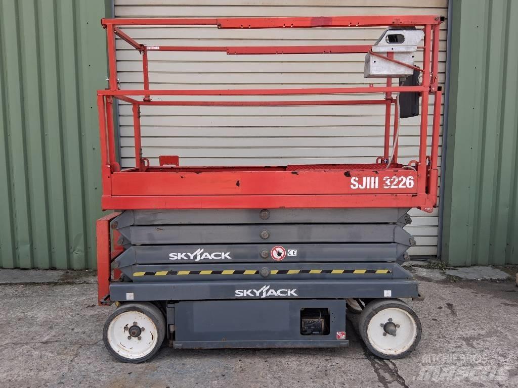 SkyJack SJ III 3226 رافعات مقصية الشكل