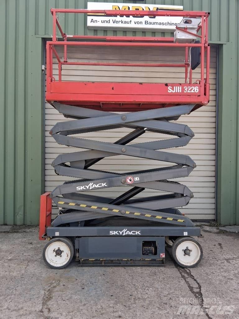 SkyJack SJ III 3226 رافعات مقصية الشكل