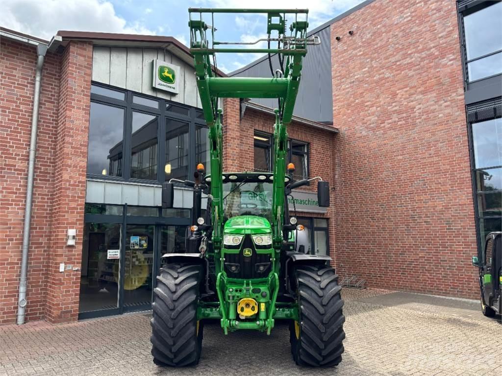 John Deere 6215R الجرارات