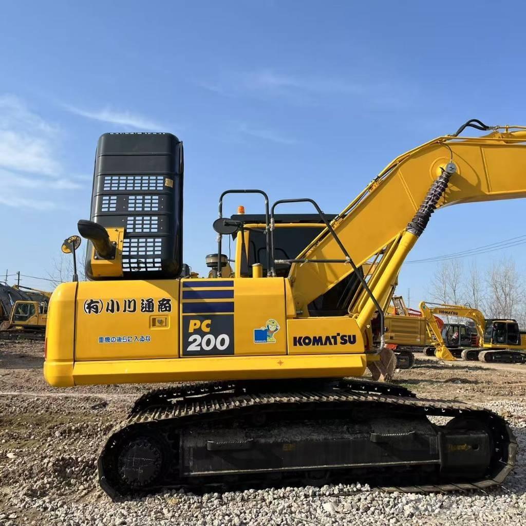 Komatsu PC 200 حفارات زحافة