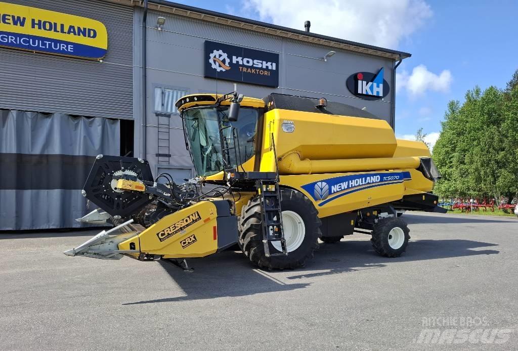 New Holland TC 5070 حصادات