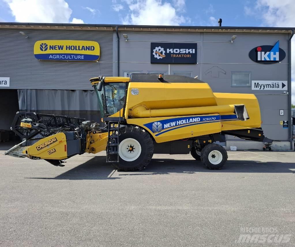 New Holland TC 5070 حصادات