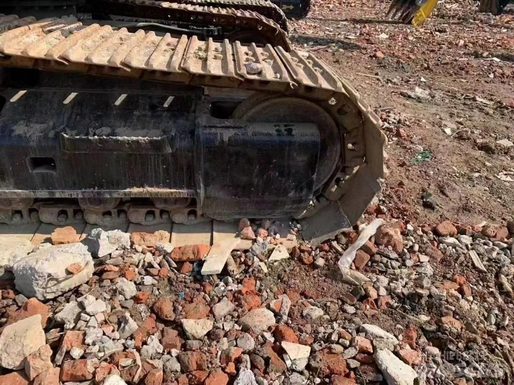 CAT CAT318D حفارات زحافة