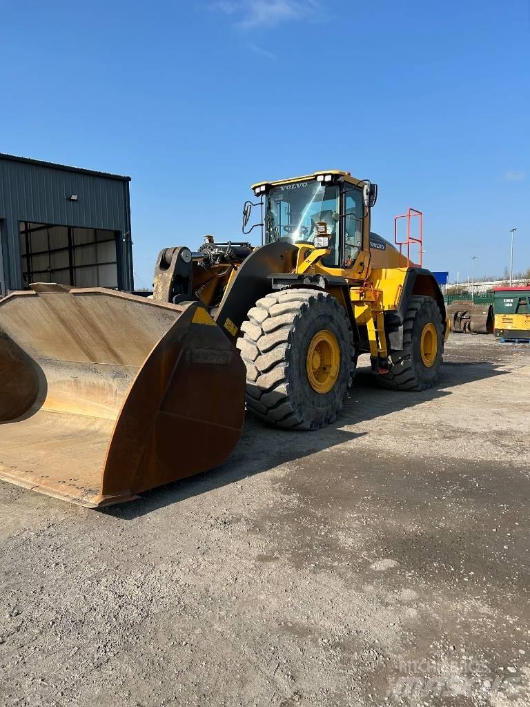 Volvo L 260 H لوادر بعجل