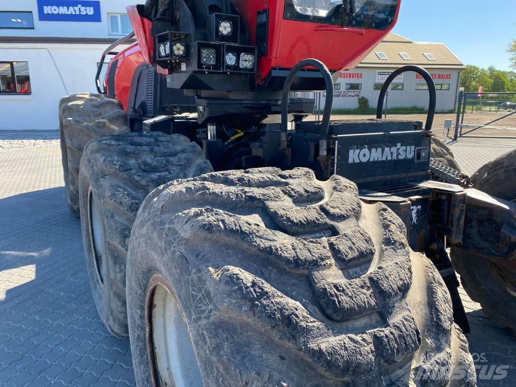 Komatsu 911 حصادات