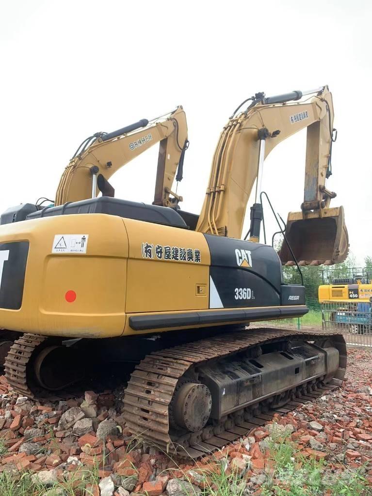 CAT 336 D L حفارات زحافة