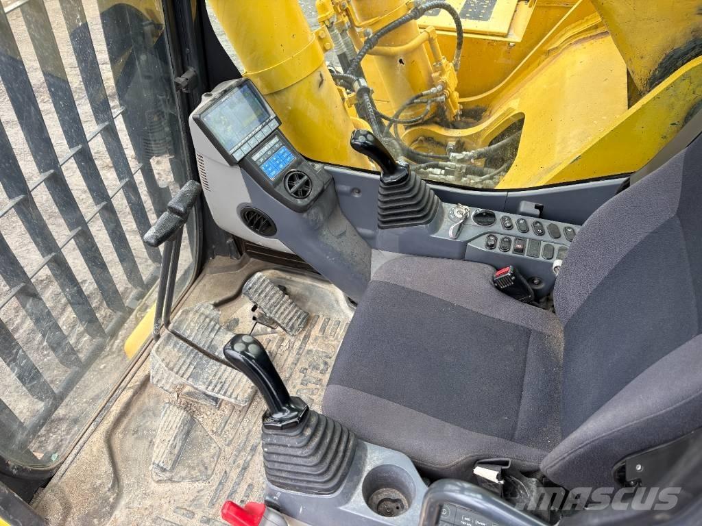 Komatsu PC700LC-11 حفارات زحافة