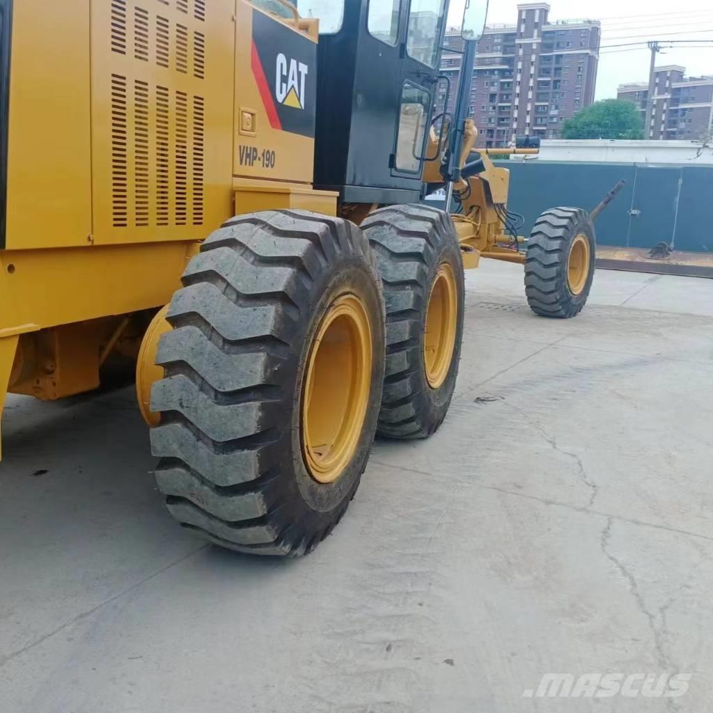 CAT 140 K معدات تمهيد الطرق