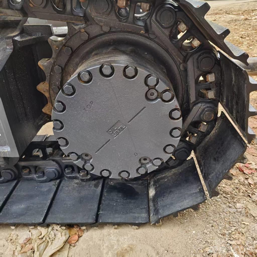 Komatsu PC 200-8 حفارات زحافة