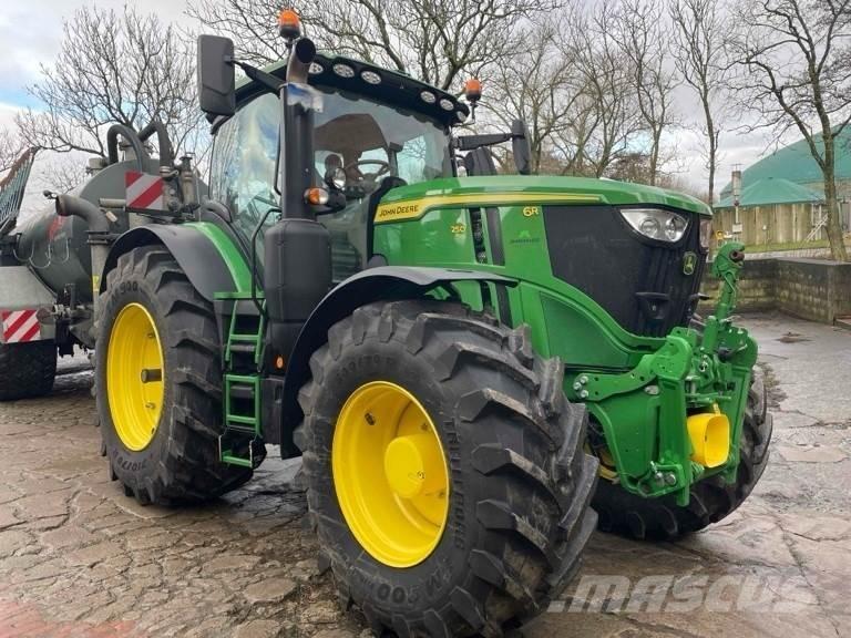 John Deere 6R 250 الجرارات