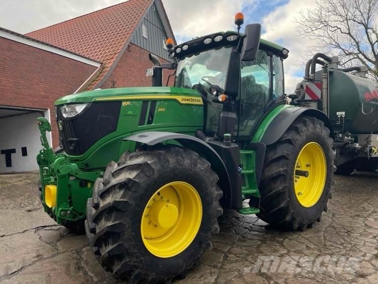 John Deere 6R 250 الجرارات