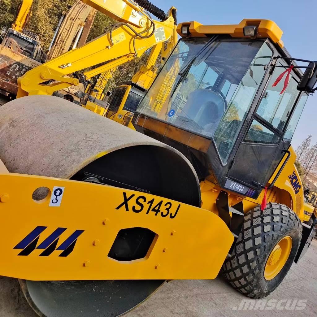 XCMG XS 143 J مداحل أحادية الأسطوانة