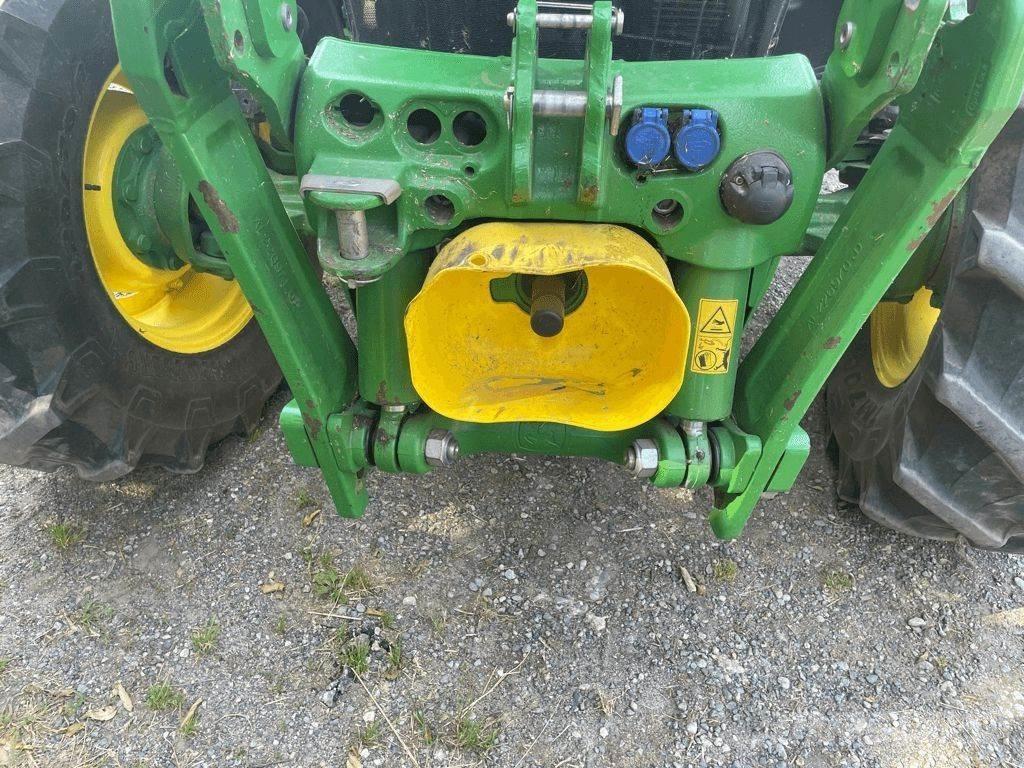 John Deere 6120 M الجرارات