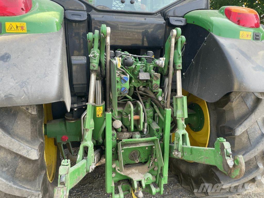 John Deere 6120 M الجرارات