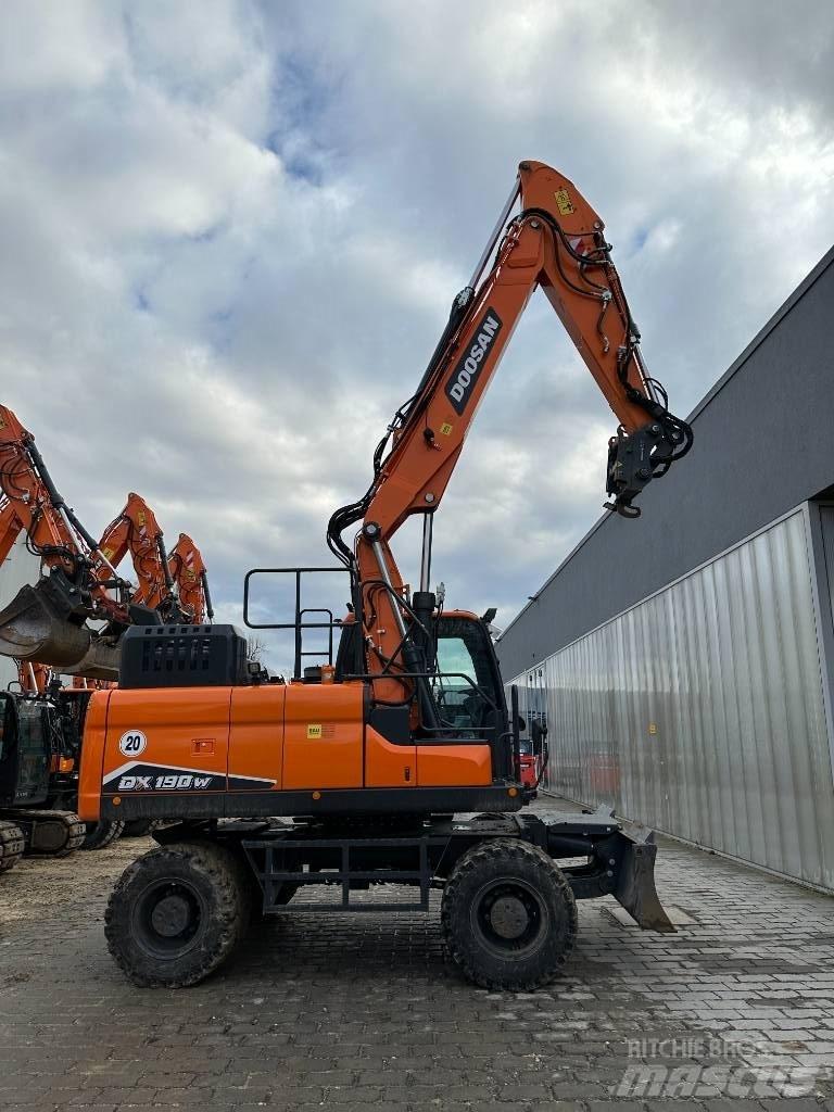Doosan DX 190 W-7 حفارات بعجل