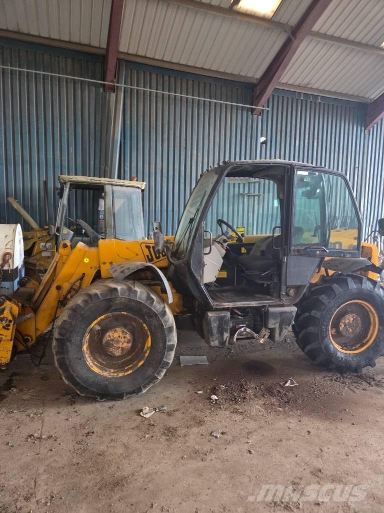 JCB 530-70 مناولات متداخلة