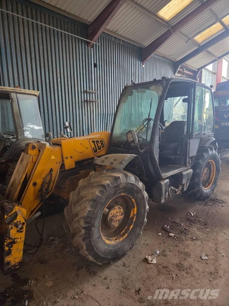 JCB 530-70 مناولات متداخلة