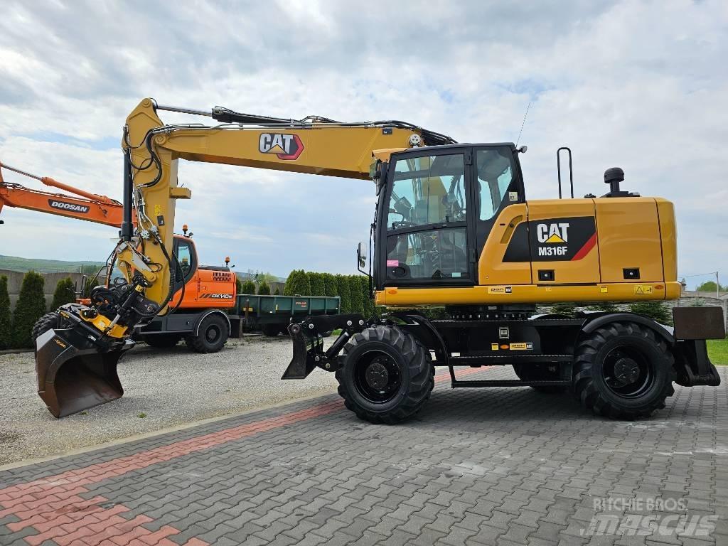 CAT M 316 F حفارات بعجل