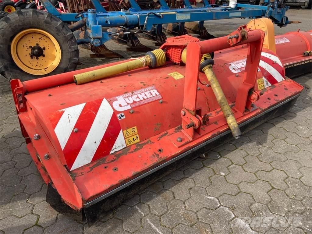 Dücker UM 27 معدات أخرى لحصاد العلف