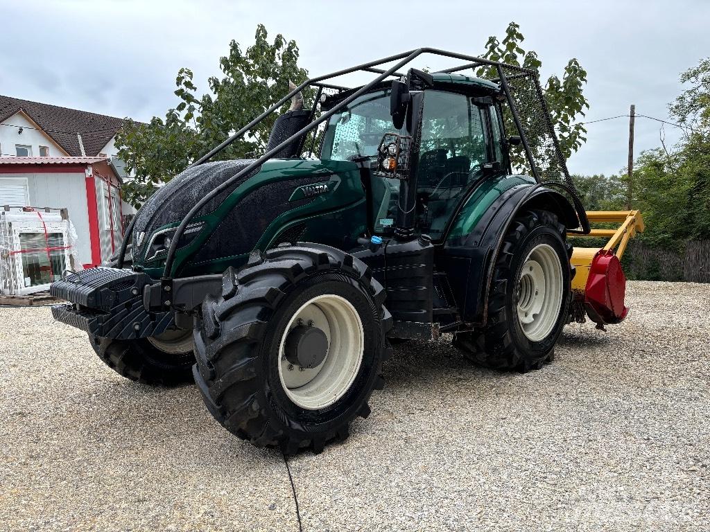 Valtra T 174 الجرارات
