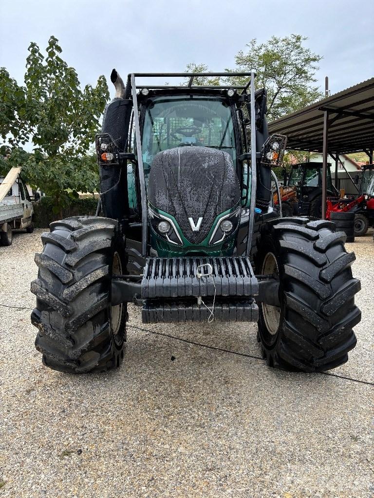 Valtra T 174 الجرارات