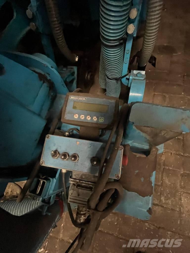 Monosem NG PLUS 12 ماكينات البذر الدقيق