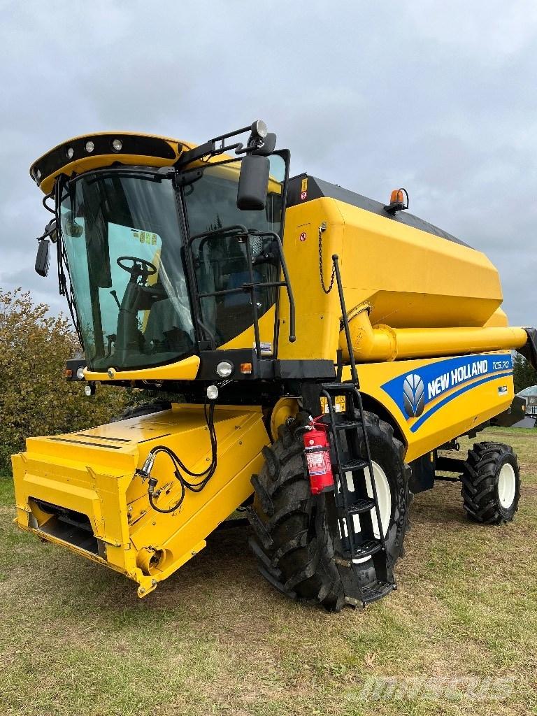 New Holland TC 5.70 حصادات