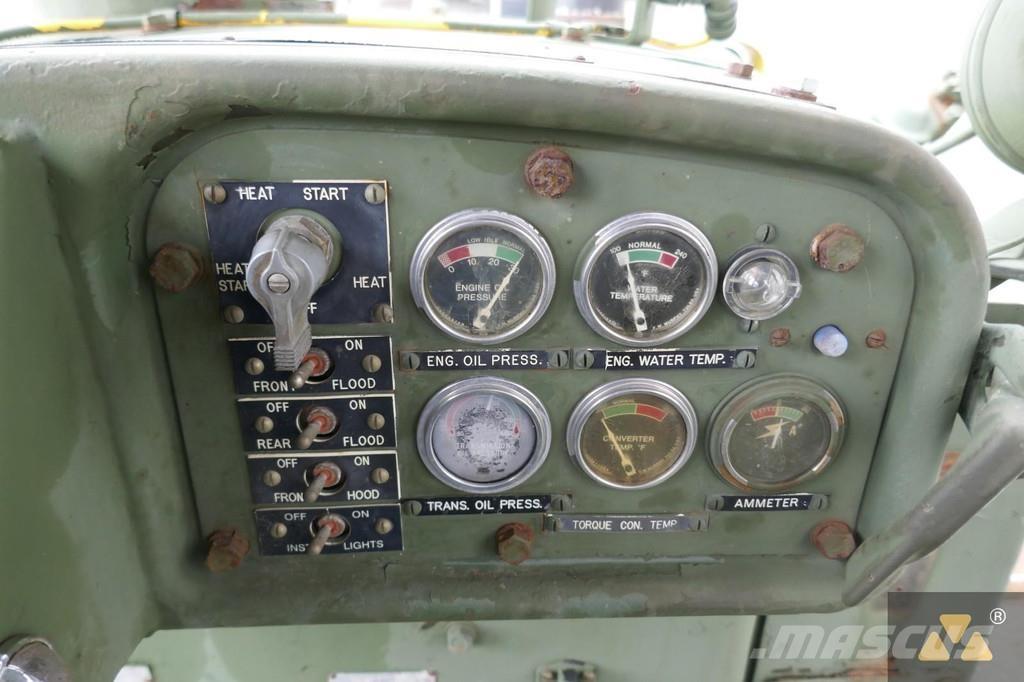 CAT D7F Ex-army بلدوزرات مجنزرة