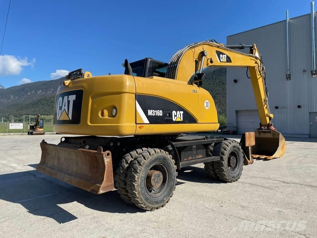 CAT M 316 D حفارات بعجل