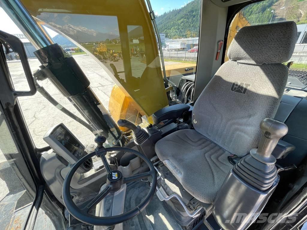 CAT M 316 D حفارات بعجل