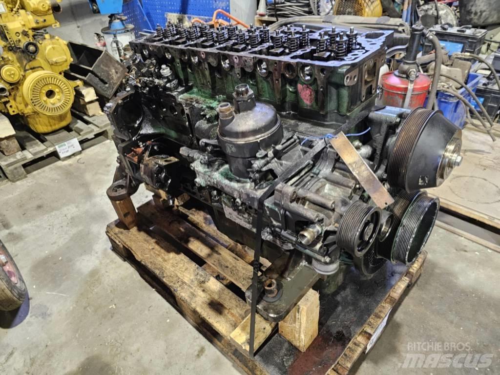 Volvo D8J محركات